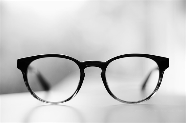 Pilihan Kacamata Berkualitas dan Pelayanan Terbaik di Optik Tunggal Lensa Kacamata Bergaransi www.selamethariadi.com