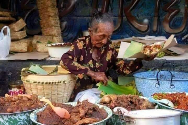 Mbah Pon Penjual Gudeg Pasar Beringharjo Jogjakarta